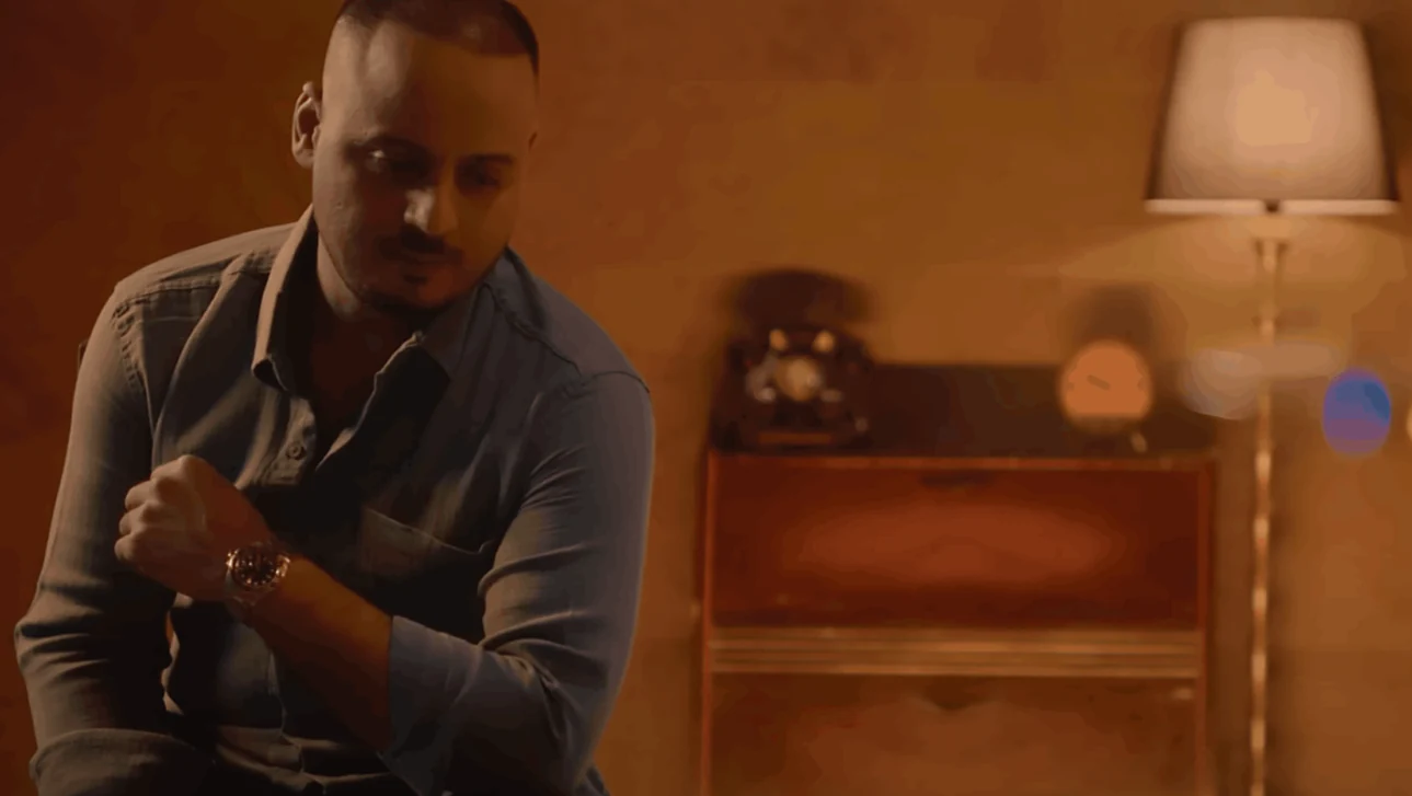 Mohamed Alnaeemey in the official Yomen music video